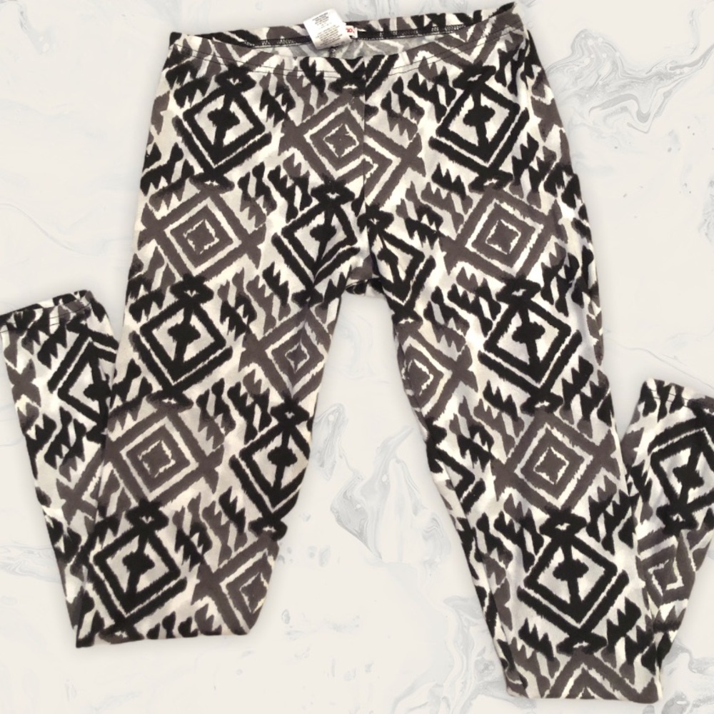 ✨4 for $15✨ BONGO Black and White Leggings